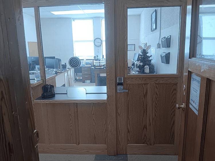 Half Vision Door – Bullet-resistant door with a half-window made of NIJ Level 3A polycarbonate for added visibility and protection.