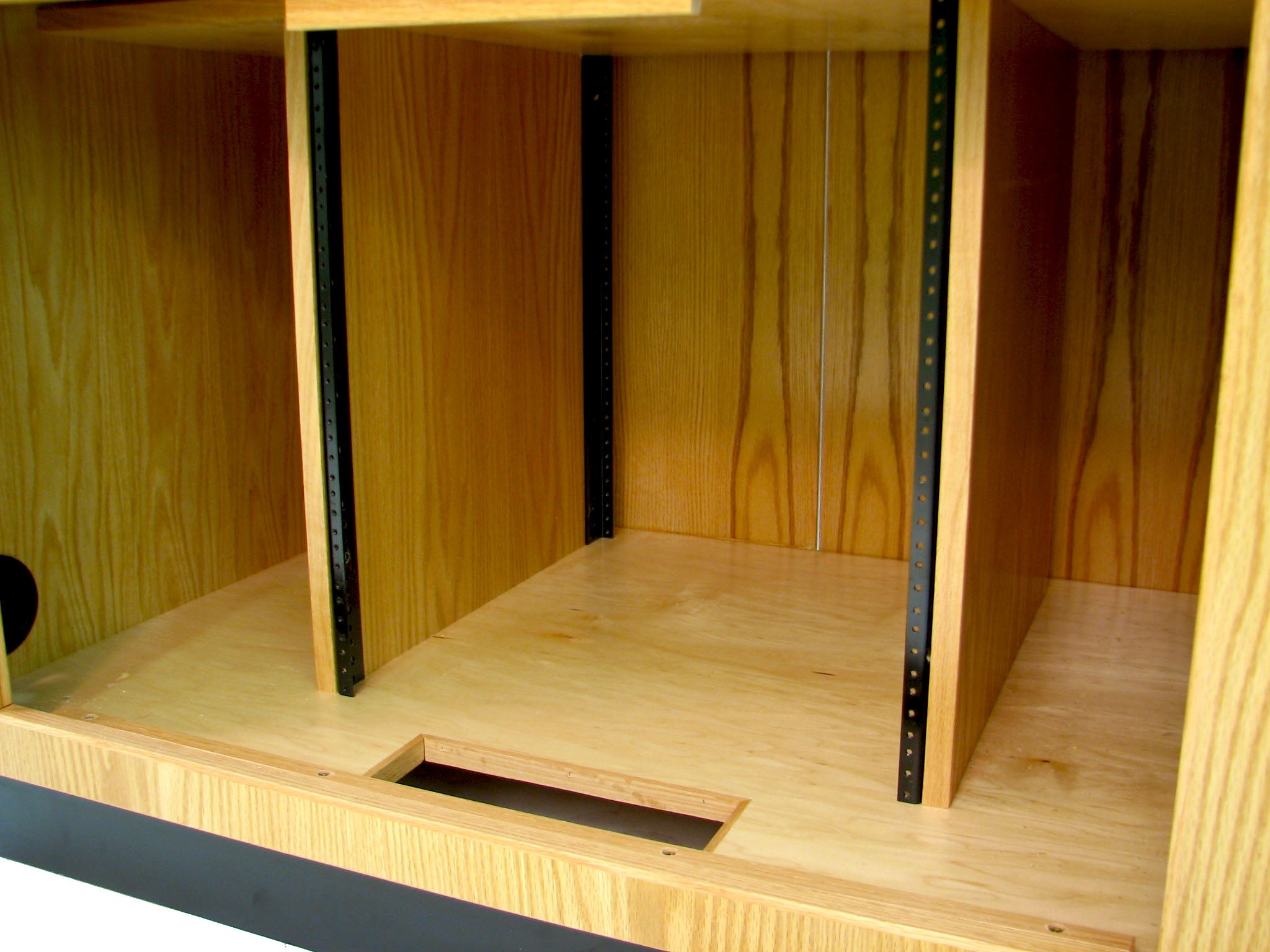 Handcrafted multimedia lectern cart with locking storage, rack rails, cable management, and mobility. Ideal for schools and training centers.