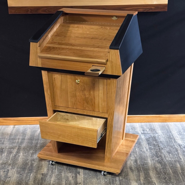 Presidential Plus Evolution™ – Large Sound Podium with Built-In Audio System