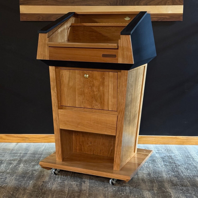 Presidential Plus Evolution™ – Large Sound Podium with Built-In Audio System