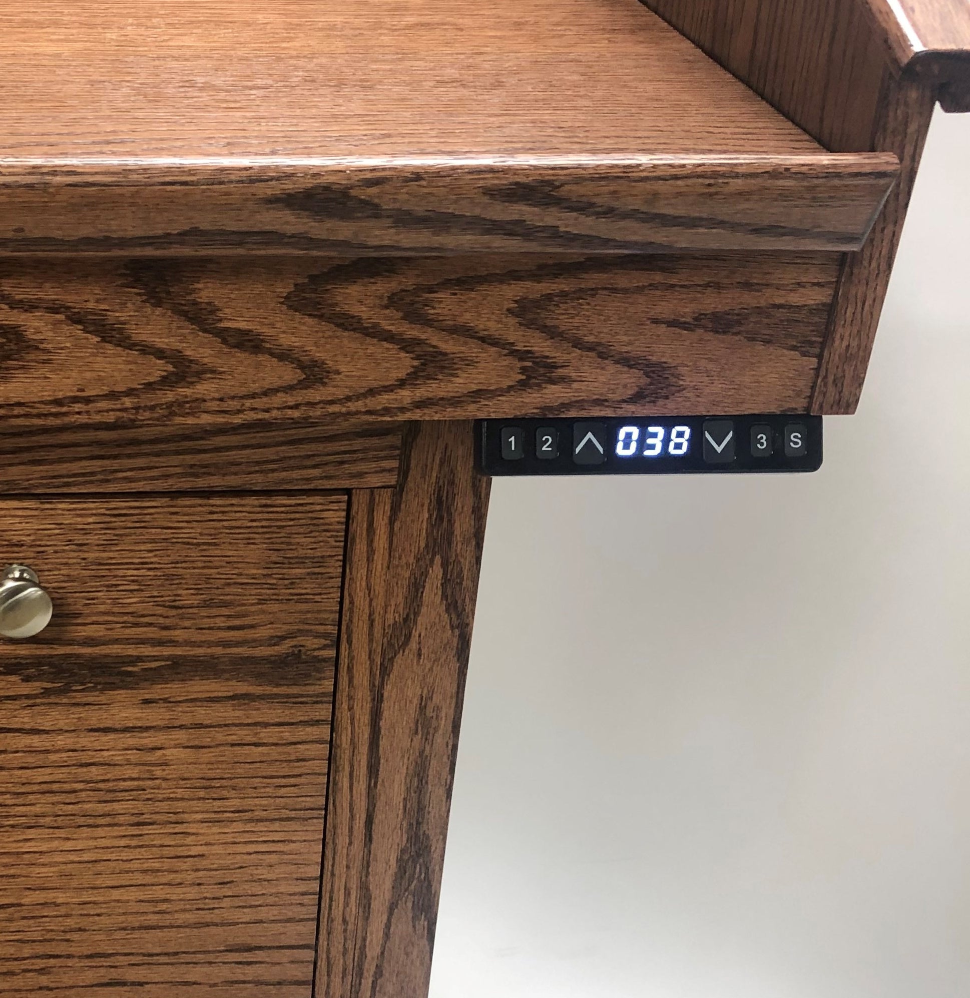Counselor Lift™ Oak Podium with electric height adjustment, premium hardwood, and mobility casters.