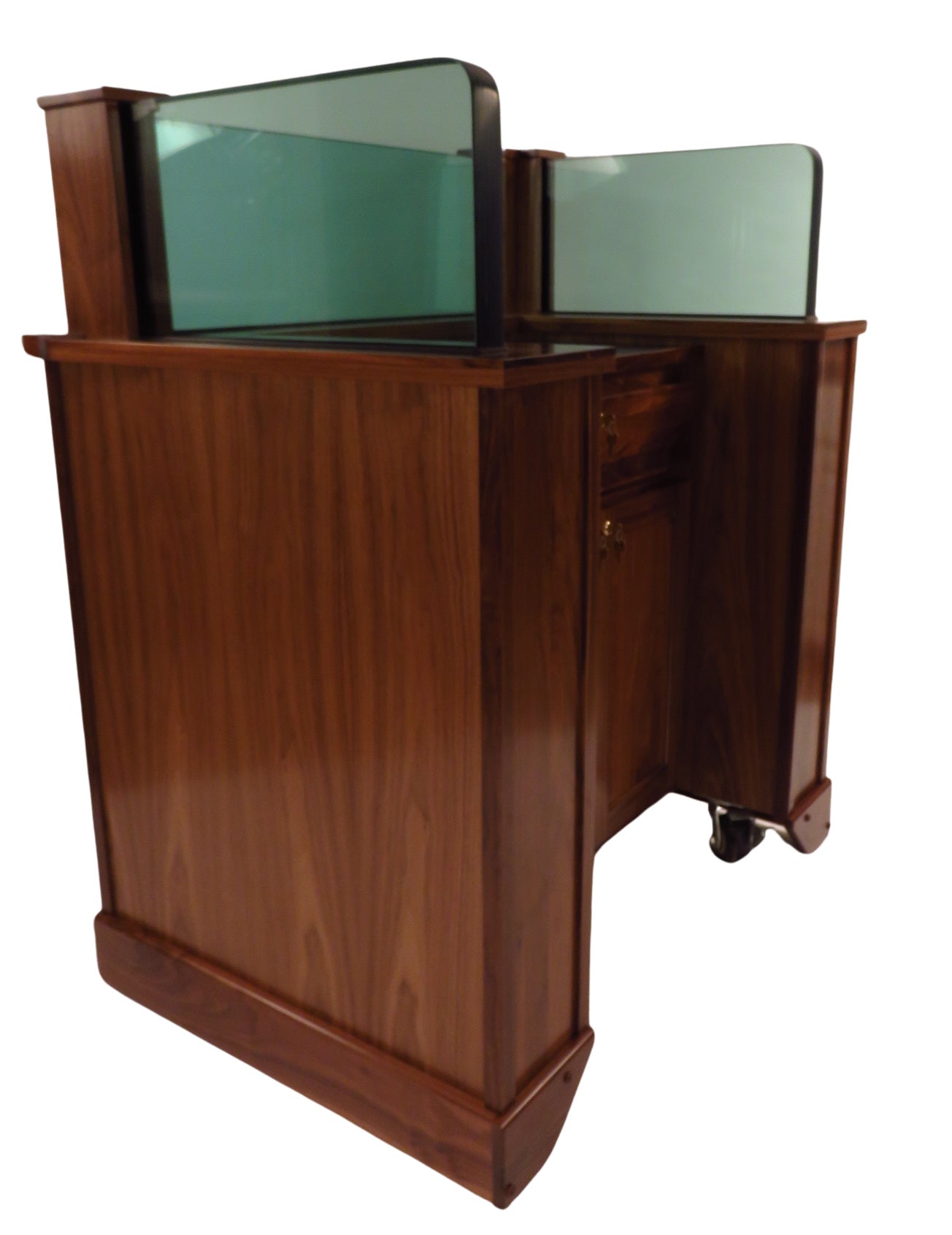 Protector Step-In™ NIJ3 Bullet Resistant Mobile Workstation with a compact, durable design, offering superior security and protection. Featuring reinforced bulletproof panels and a spacious work area, this mobile workstation is perfect for high-risk environments that require mobility and safety." AMERICAN MADE 