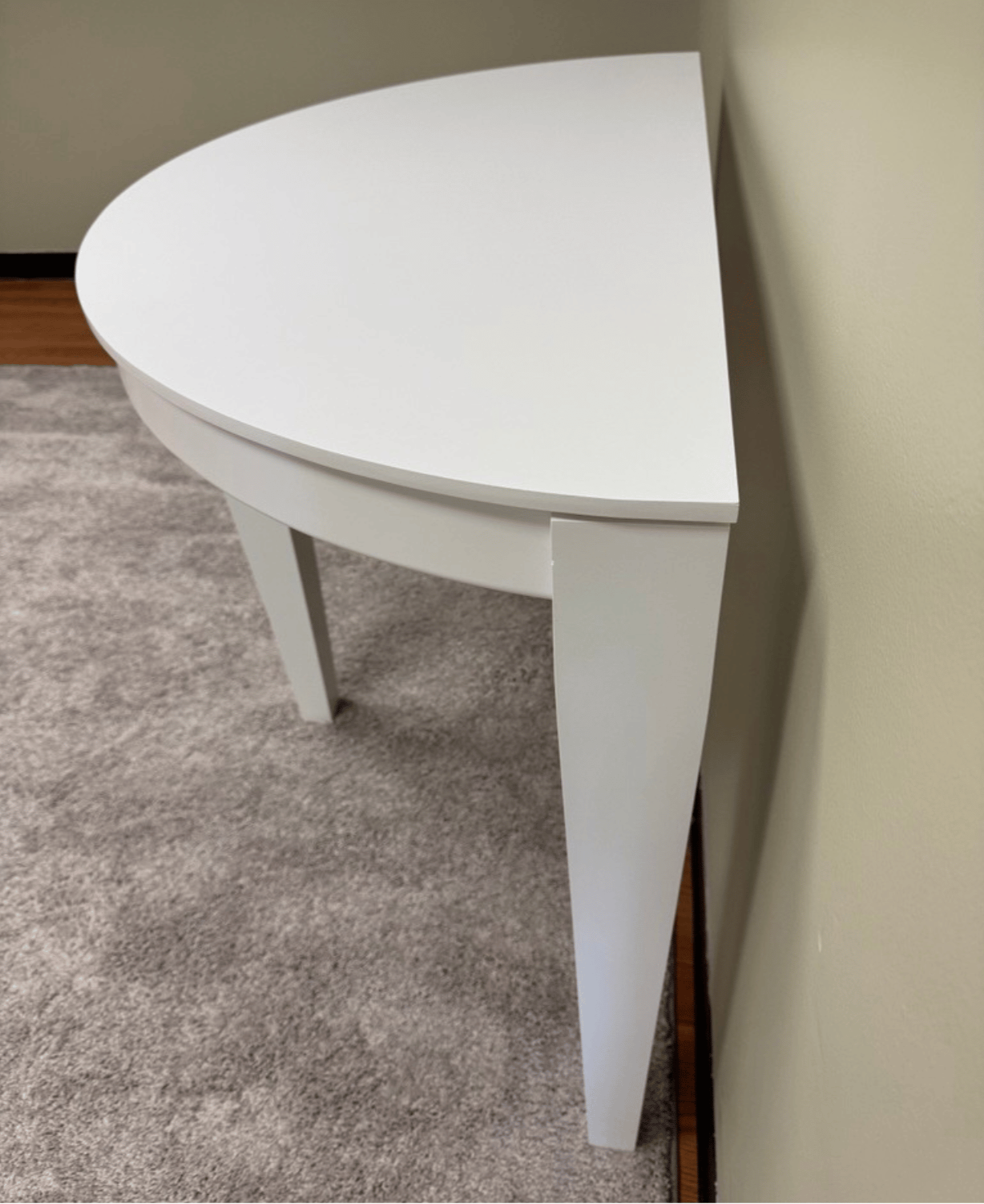 White Half-Round Office Table – Modern Character Maple Construction, Space-Saving Design for Small Offices, Meeting Rooms, and Reception Areas, with Scratch-Resistant Laminate Surface for Durability
