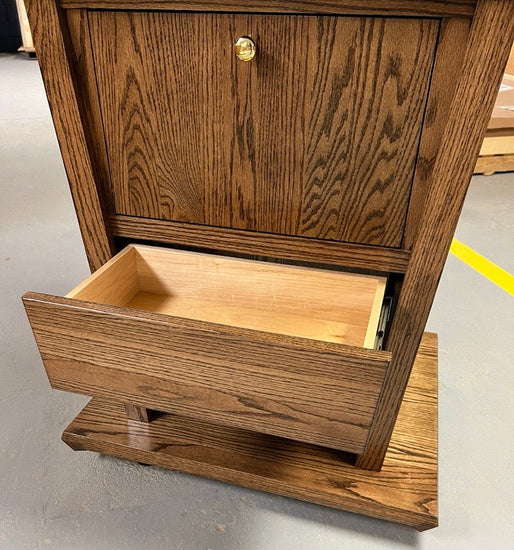 Presidential solid wood sound podium with built-in speakers, gooseneck microphone, LED light, retractable clock, and magnetic logo panel.